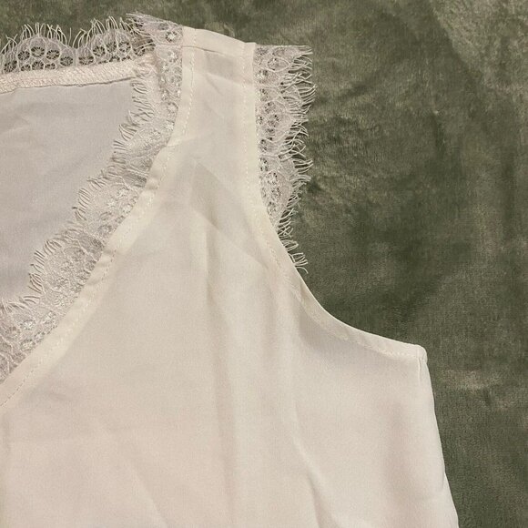 Women Sheer Chiffon Lace Trim V-Neck Sleeveless Blouse Small White Curve Hem - Picture 6 of 16